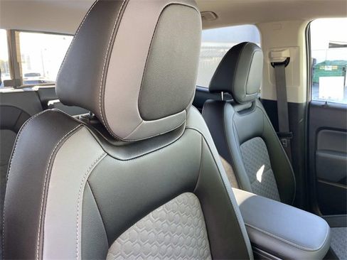 Used 2022 Chevrolet Colorado Z71 image 35