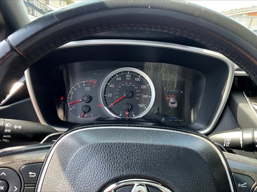 Used 2021 Toyota Corolla SE w/ Special Edition FWD image 10