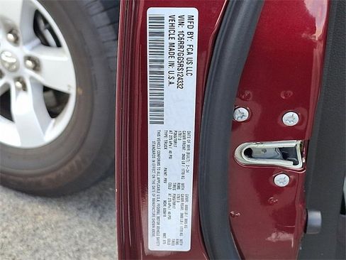 Used 2024 RAM 1500 Classic SLT image 22