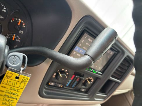 Used 2005 Chevrolet Avalanche Z71 w/ Preferred Equipment Group image 21