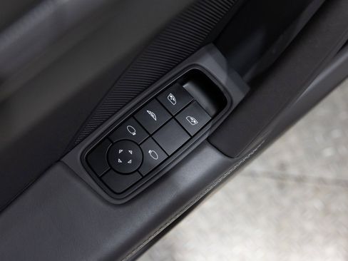 Used 2023 Porsche 911 Carrera w/ Sport Chrono Package image 33