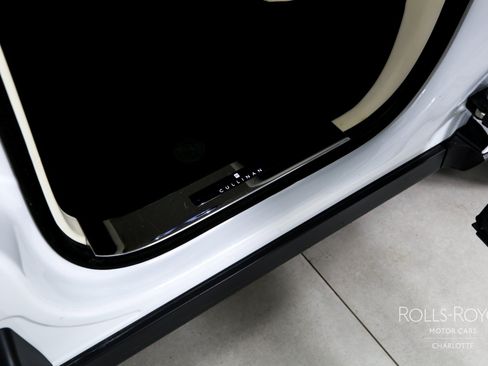 Certified 2023 Rolls-Royce Cullinan w/ Cullinan Package AWD/4WD image 21