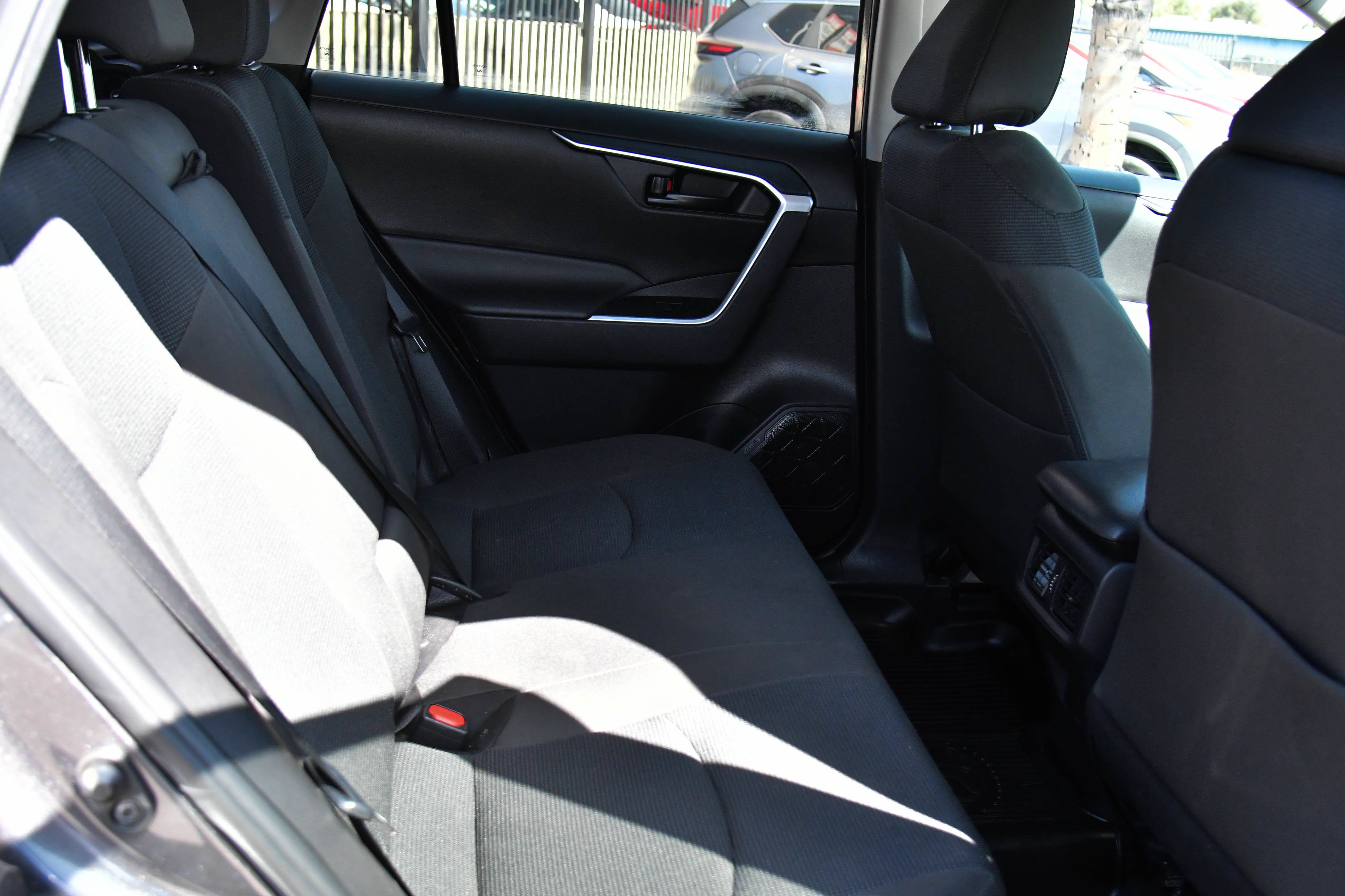 Used 2024 Toyota RAV4 LE AWD/4WD image 40