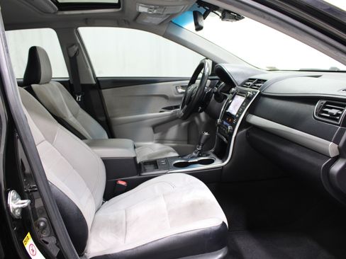 Used 2015 Toyota Camry XSE w/ Advanced Technology Package image 26
