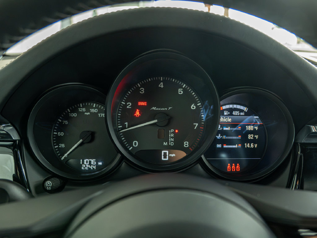 Certified 2026 Porsche Macan Turbo AWD/4WD image 7