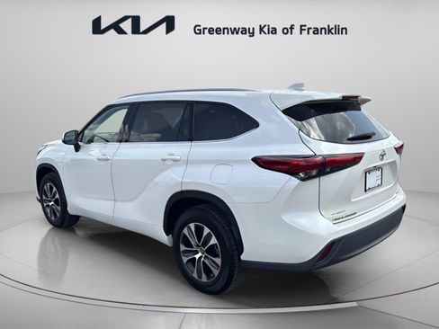 Used 2021 Toyota Highlander XLE FWD image 5