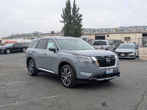New 2025 Nissan Pathfinder Platinum w/ Cargo Package image 3