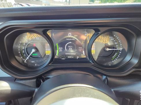 Used 2024 Jeep Wrangler Unlimited Sahara AWD/4WD image 29