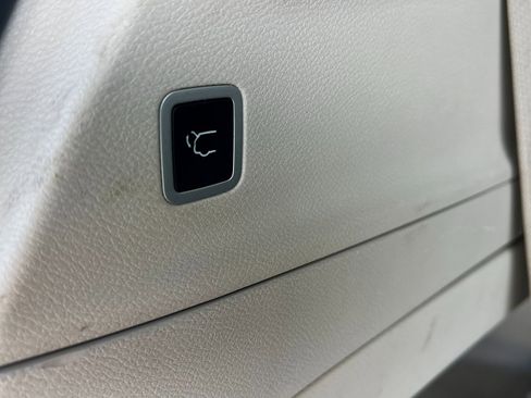 Certified 2024 Chrysler Pacifica Touring-L image 24