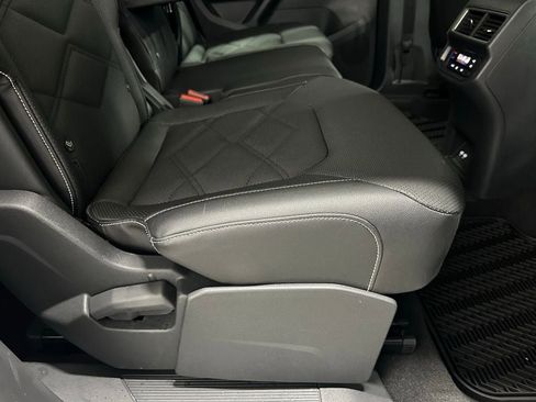 Used 2025 Volkswagen Atlas SE image 55