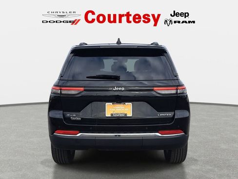 Used 2023 Jeep Grand Cherokee Limited image 4