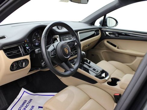 Used 2024 Porsche Macan AWD/4WD image 4