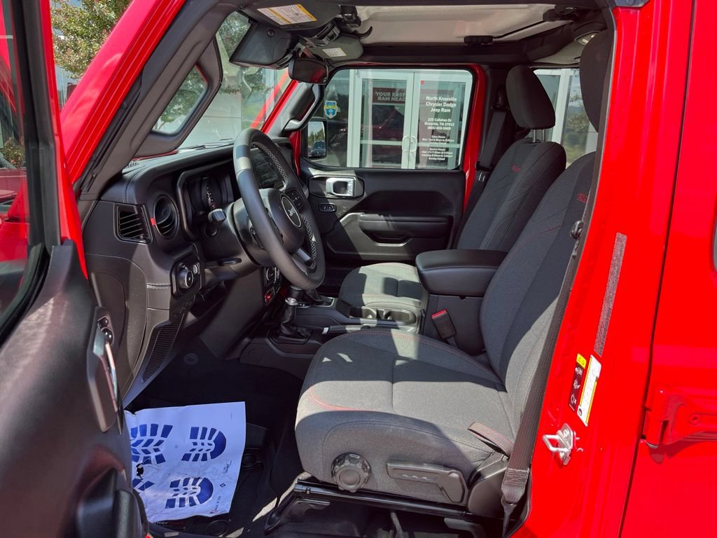 Used 2025 Jeep Wrangler Unlimited Rubicon AWD/4WD image 4