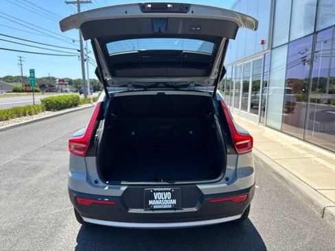 Used 2025 Volvo XC40 B5 Core AWD/4WD image 11