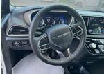 Used 2023 Chrysler Pacifica Touring-L FWD image 5
