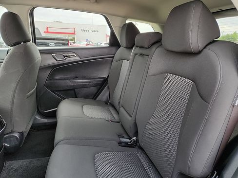 Used 2025 Kia Sportage LX FWD image 5