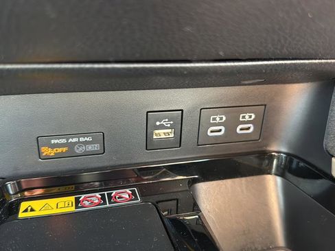 Used 2025 Toyota Camry XLE FWD image 23