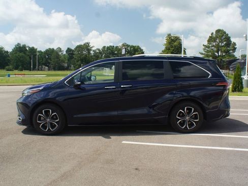 Used 2025 Toyota Sienna Platinum AWD/4WD image 14