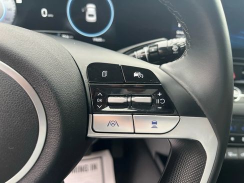 Used 2025 Hyundai Elantra Limited image 21