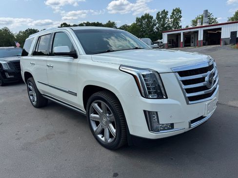 Used 2015 Cadillac Escalade Premium AWD/4WD image 7