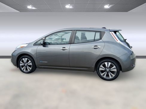 Used 2015 Nissan Leaf SV image 2
