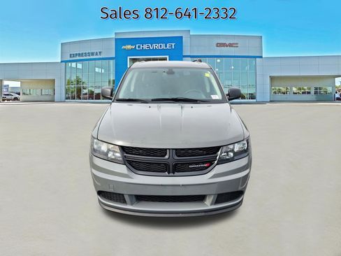 Used 2020 Dodge Journey SE w/ SE Popular Equipment Group FWD image 2