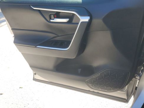 Used 2021 Toyota RAV4 XLE image 22