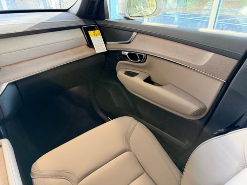 New 2026 Volvo XC90 B5 Plus w/ Protection Package Premier image 23