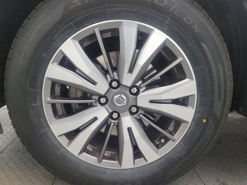 Used 2019 Nissan Pathfinder SV image 31