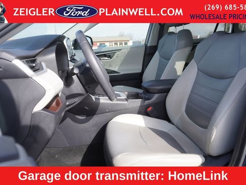 Used 2019 Toyota RAV4 Limited image 18