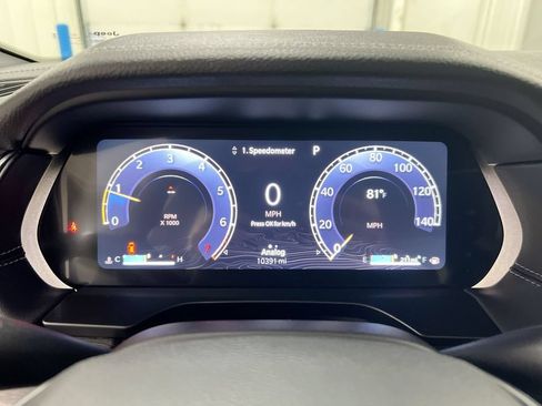 Used 2025 Jeep Grand Cherokee L Limited w/ Black Appearance Package AWD/4WD image 12