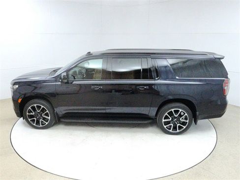 Used 2021 Chevrolet Suburban RST image 16