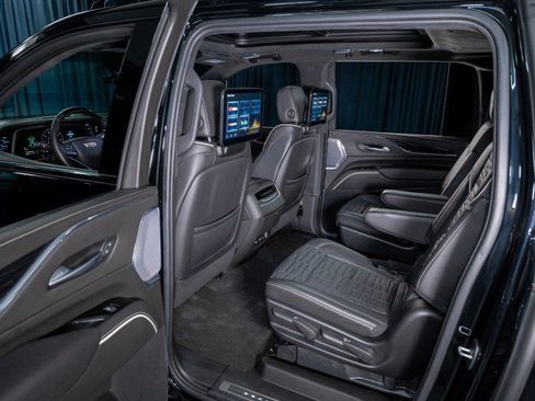 Used 2023 Cadillac Escalade ESV V w/ Heavy-Duty Trailer Package AWD/4WD image 15