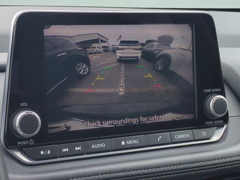 Used 2025 Nissan Rogue SV FWD image 17