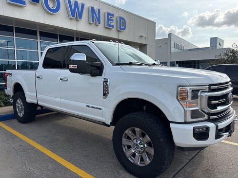 Used 2022 Ford F250 Platinum w/ FX4 Off-Road Package image 3