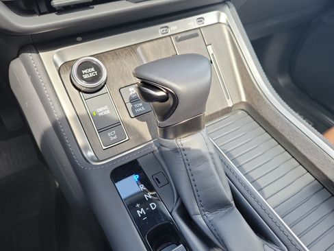 Used 2025 Lexus GX 550 w/ Accessory Package (2T) AWD/4WD image 32