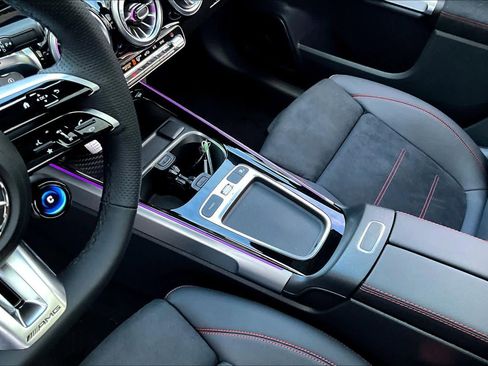 Used 2025 Mercedes-Benz GLB 35 AMG AMG GLB 35 image 17