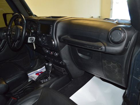 Used 2017 Jeep Wrangler Unlimited Sahara image 10