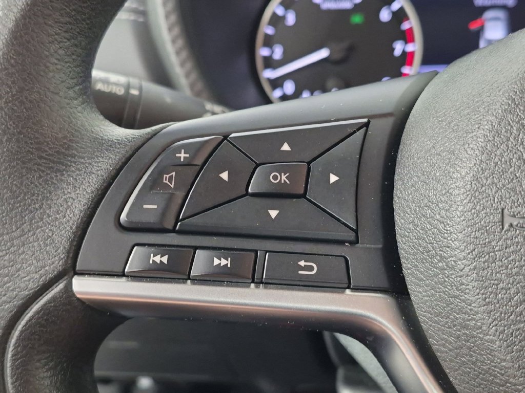Used 2025 Nissan Sentra SV FWD image 18