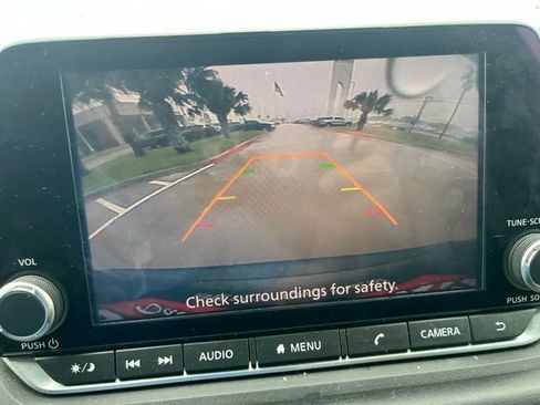 Used 2021 Nissan Rogue S FWD image 11