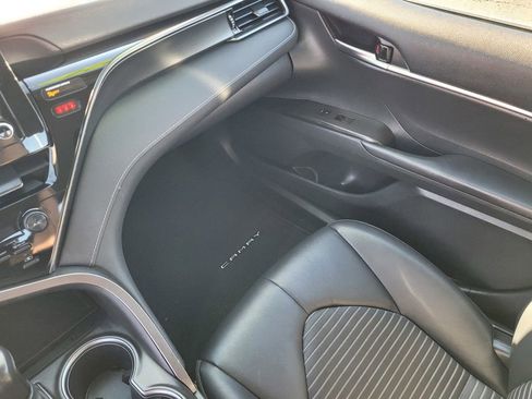 Used 2021 Toyota Camry SE image 11