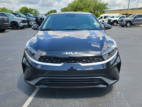 Used 2023 Kia Forte LXS w/ LXS Technology Package FWD image 2