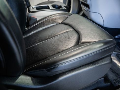 Used 2024 Chrysler Pacifica Touring-L FWD image 40