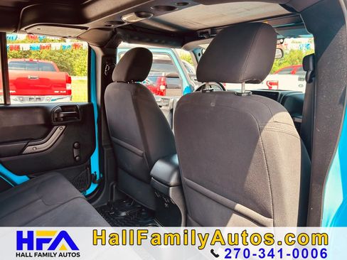Used 2018 Jeep Wrangler Unlimited Sport w/ Connectivity Group AWD/4WD image 15