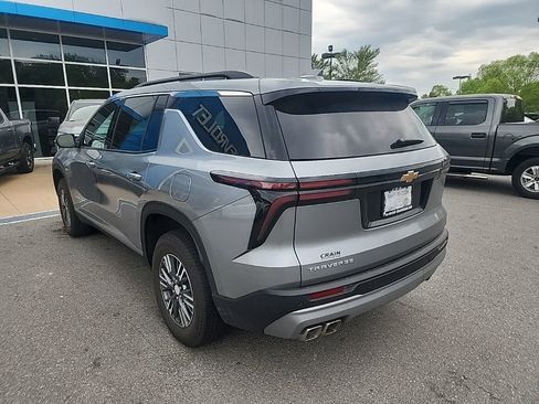 Used 2026 Chevrolet Traverse LT FWD image 8