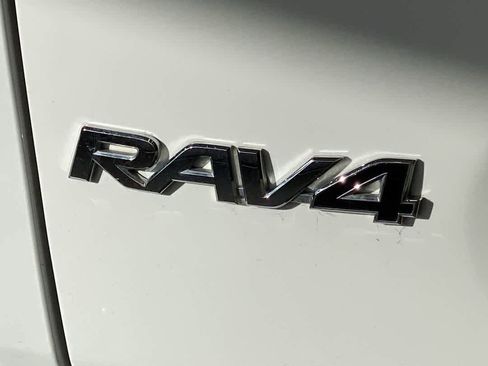 Used 2025 Toyota RAV4 XLE AWD/4WD image 11
