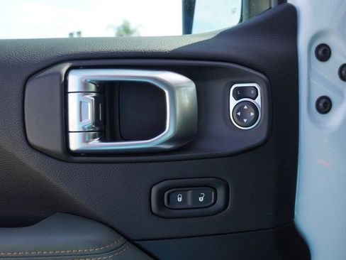 New 2026 Jeep Gladiator Mojave image 10