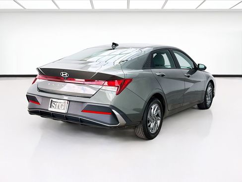 Used 2024 Hyundai Elantra SEL FWD image 4