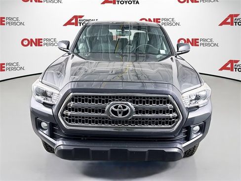 Certified 2017 Toyota Tacoma TRD Off-Road image 2