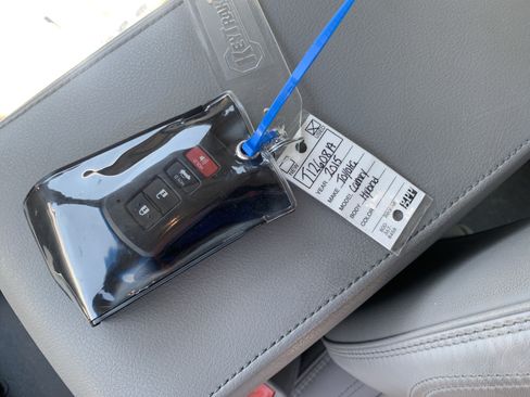 Used 2015 Toyota Camry XLE w/ Moonroof Package FWD image 36